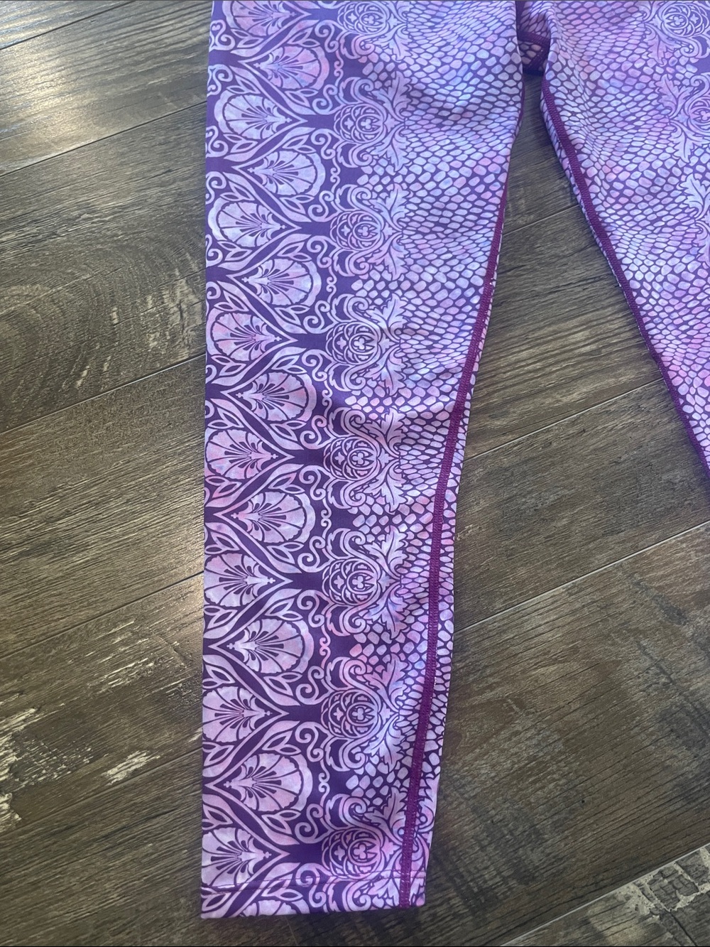 Prana Women’s Purple Capri Leggings with print Size Medium - Picture 4 of 7